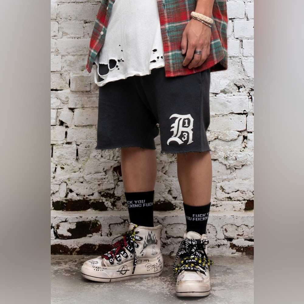 R13 Logo Short – black. Size large